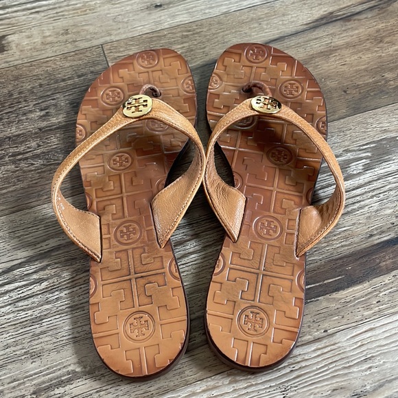 Tory Burch brown leather flip flops 8 - Picture 5 of 11